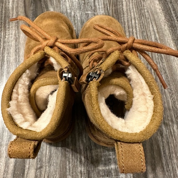 Uggs Neumel zip up kids size 1, good, used condition - Picture 4 of 7